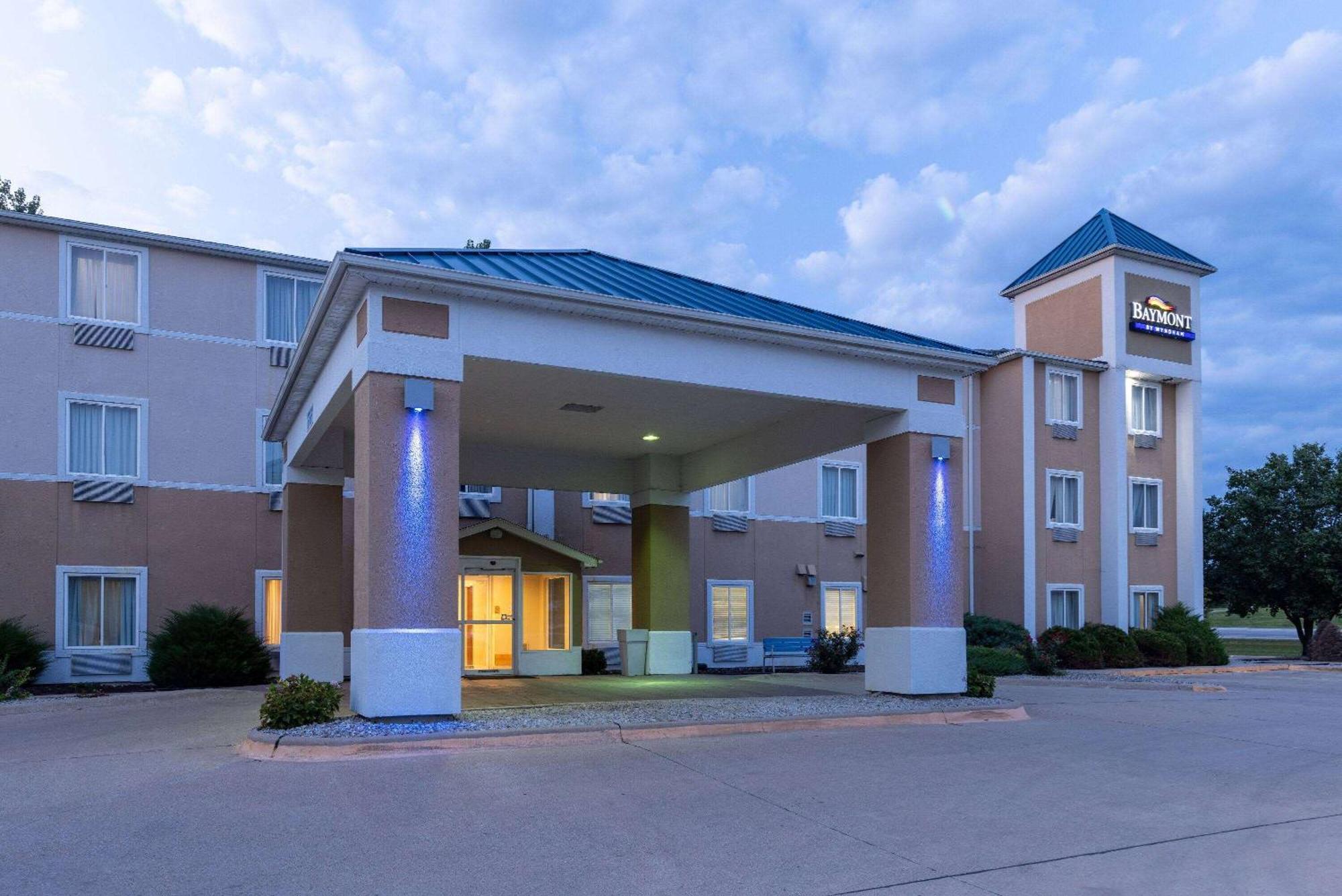 Baymont By Wyndham University Area Hotel